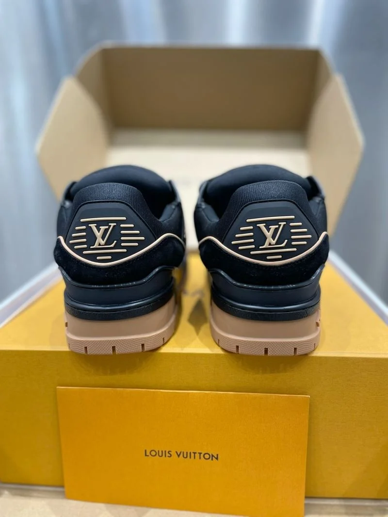 Bright Louis Vuitton Trainer Sneaker 32112