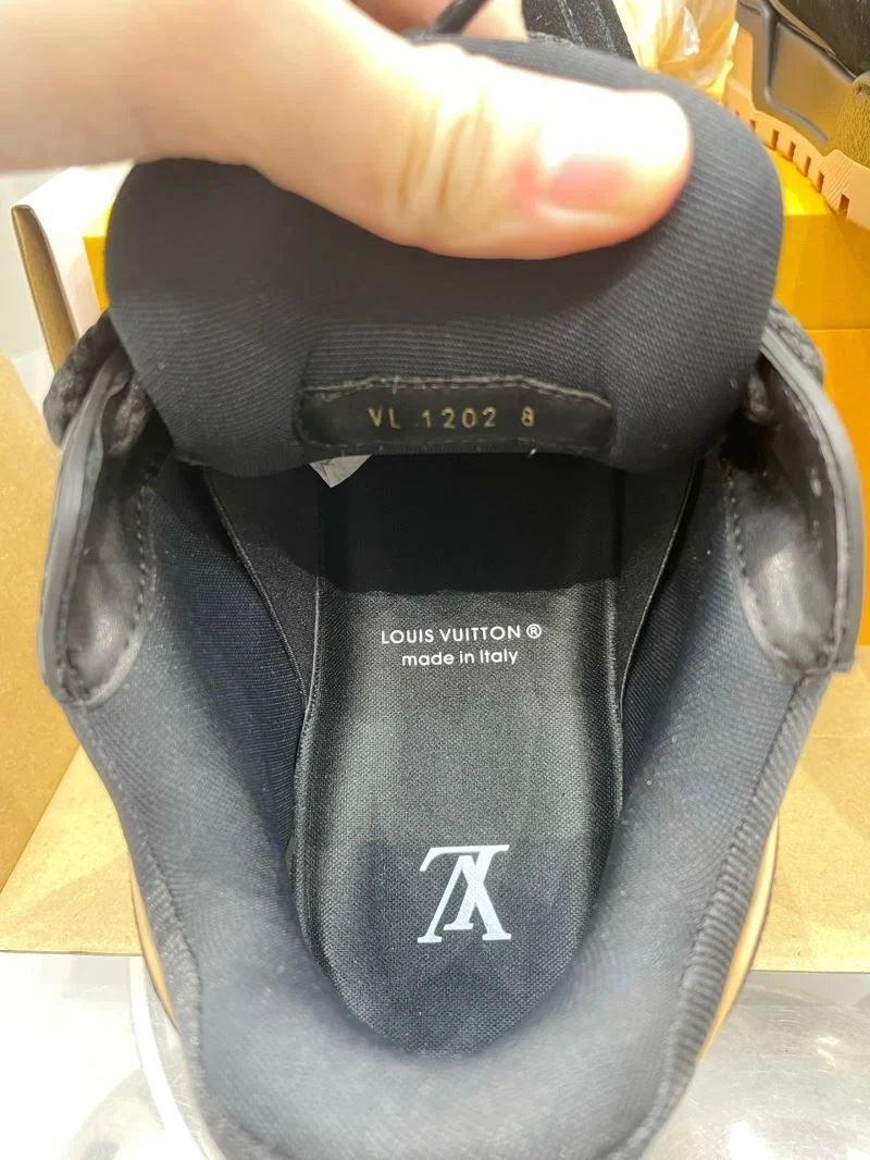Bright Louis Vuitton Trainer Sneaker 32112