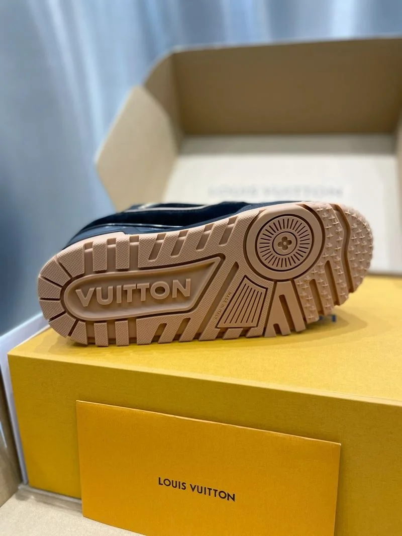 Bright Louis Vuitton Trainer Sneaker 32112
