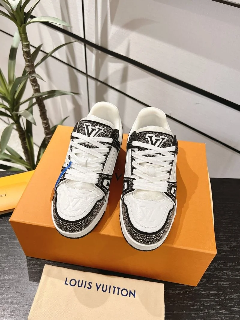 Louis Vuitton Trainer Sneaker Supportive 32105