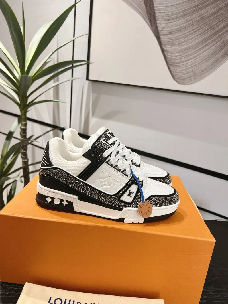 Louis Vuitton Trainer Sneaker Supportive 32105