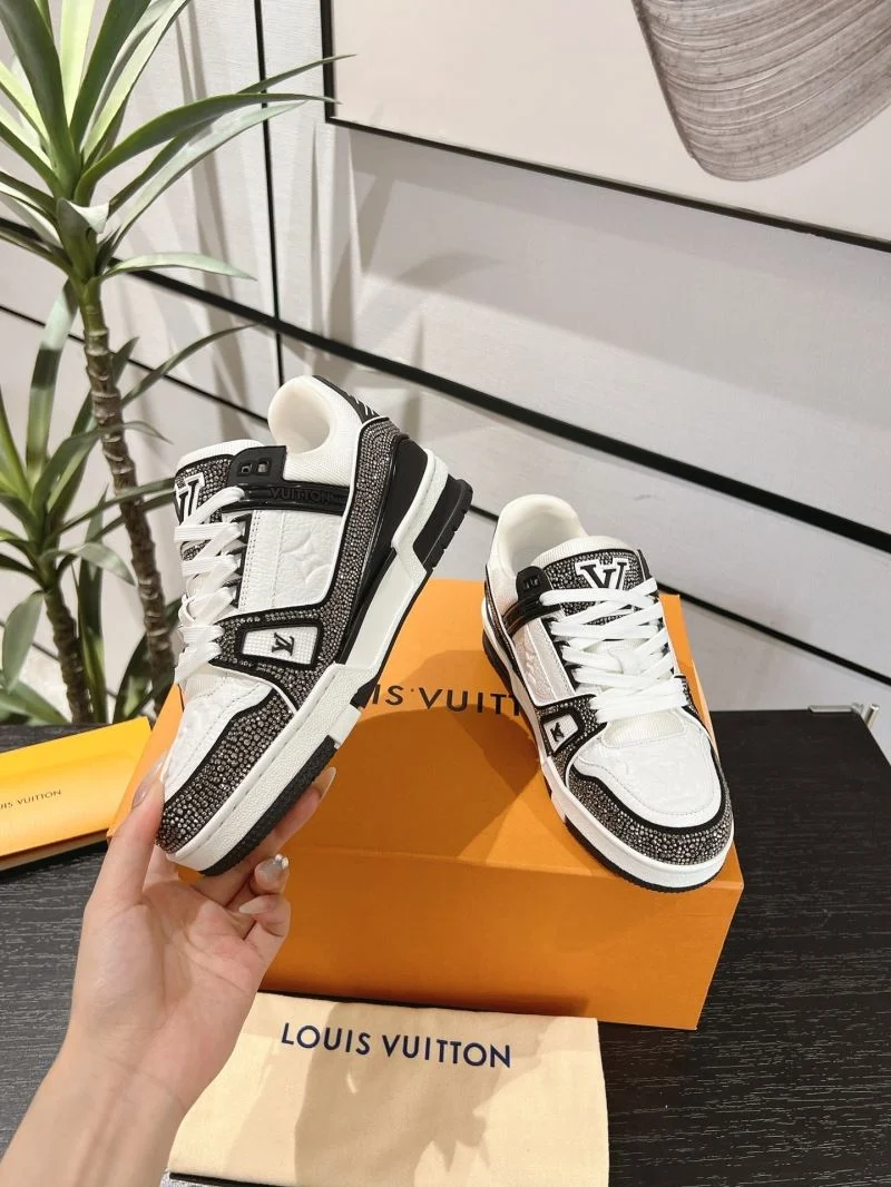 Louis Vuitton Trainer Sneaker Supportive 32105