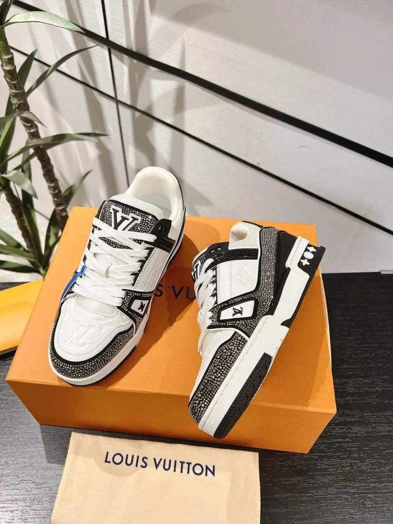 Louis Vuitton Trainer Sneaker Supportive 32105