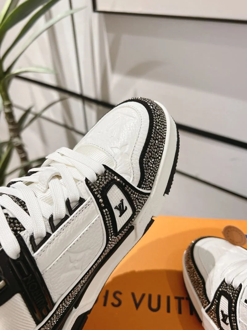 Louis Vuitton Trainer Sneaker Supportive 32105