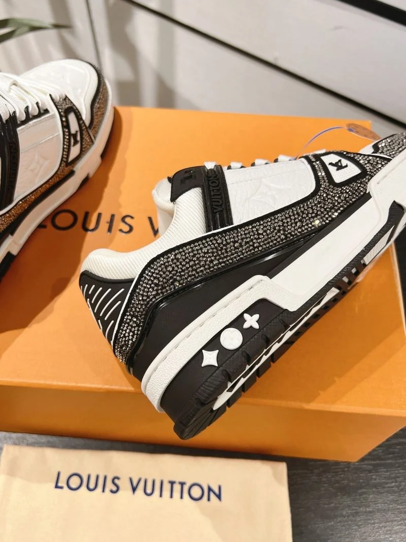 Louis Vuitton Trainer Sneaker Supportive 32105
