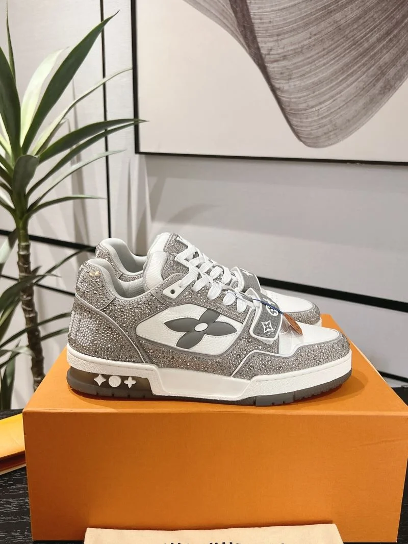 Louis Vuitton Trainer Sneaker Premium 32087