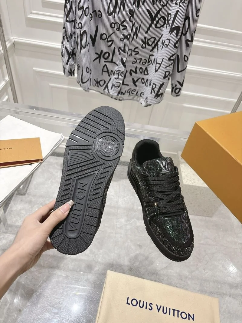 Louis Vuitton Trainer Sneaker EyeCatching 32081