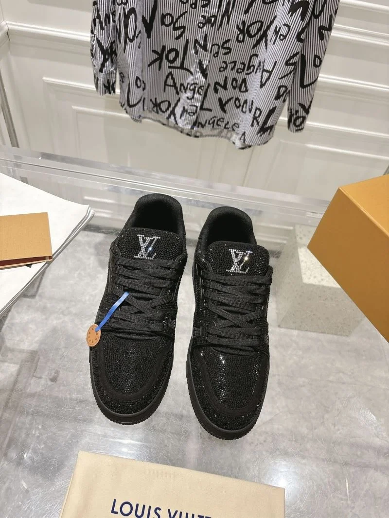 Effortless Louis Vuitton Trainer Sneaker 32074