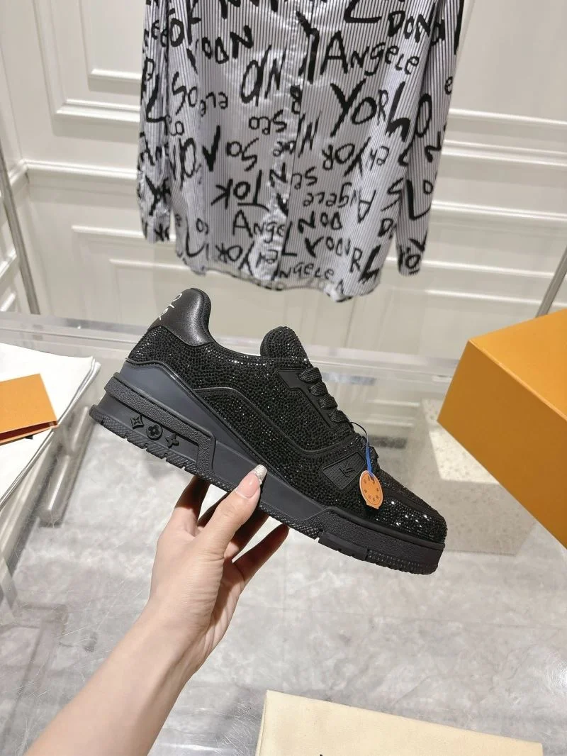 Effortless Louis Vuitton Trainer Sneaker 32074