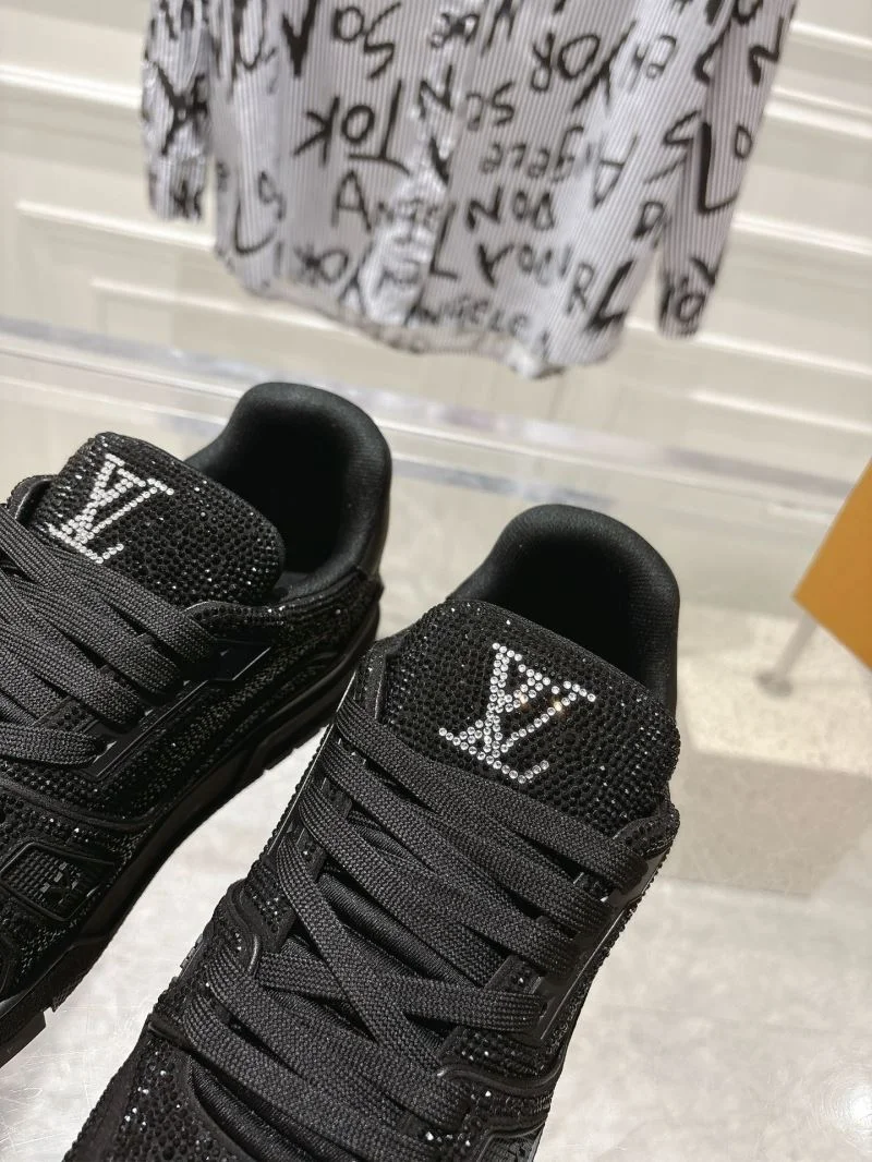 Effortless Louis Vuitton Trainer Sneaker 32074
