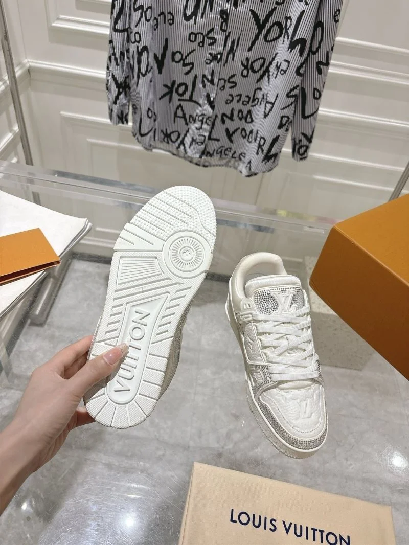 Attractive Louis Vuitton Trainer Sneaker 32083