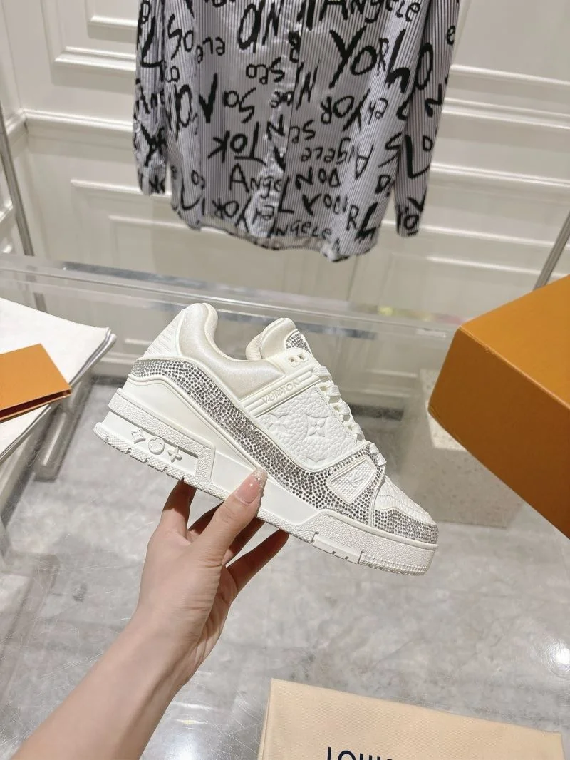 Attractive Louis Vuitton Trainer Sneaker 32083