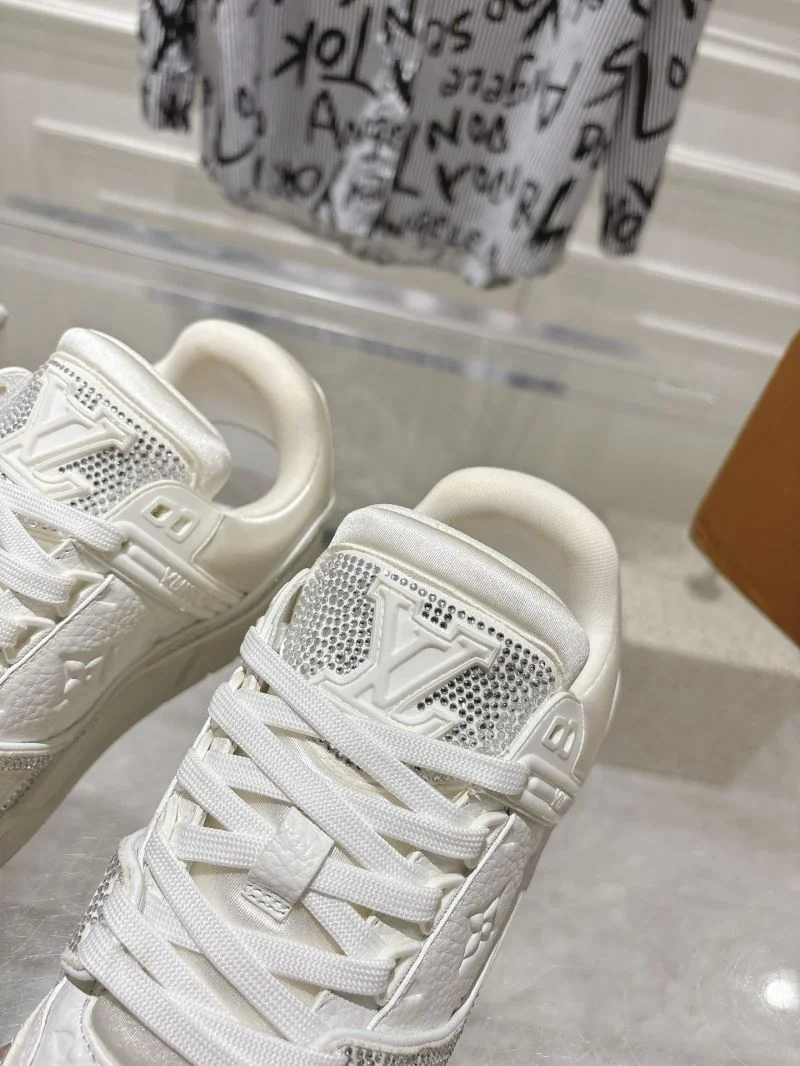 Attractive Louis Vuitton Trainer Sneaker 32083