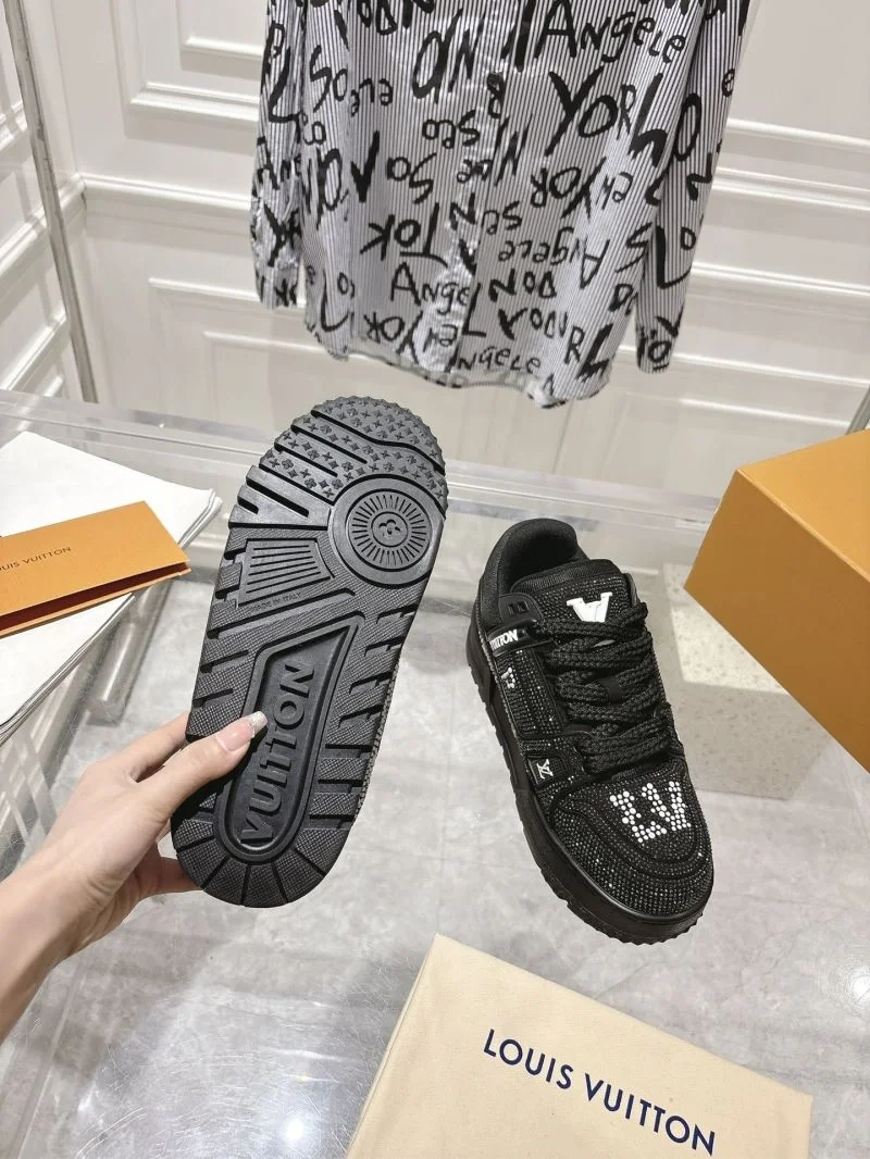 SmoothTexture Louis Vuitton Trainer Sneaker 32075