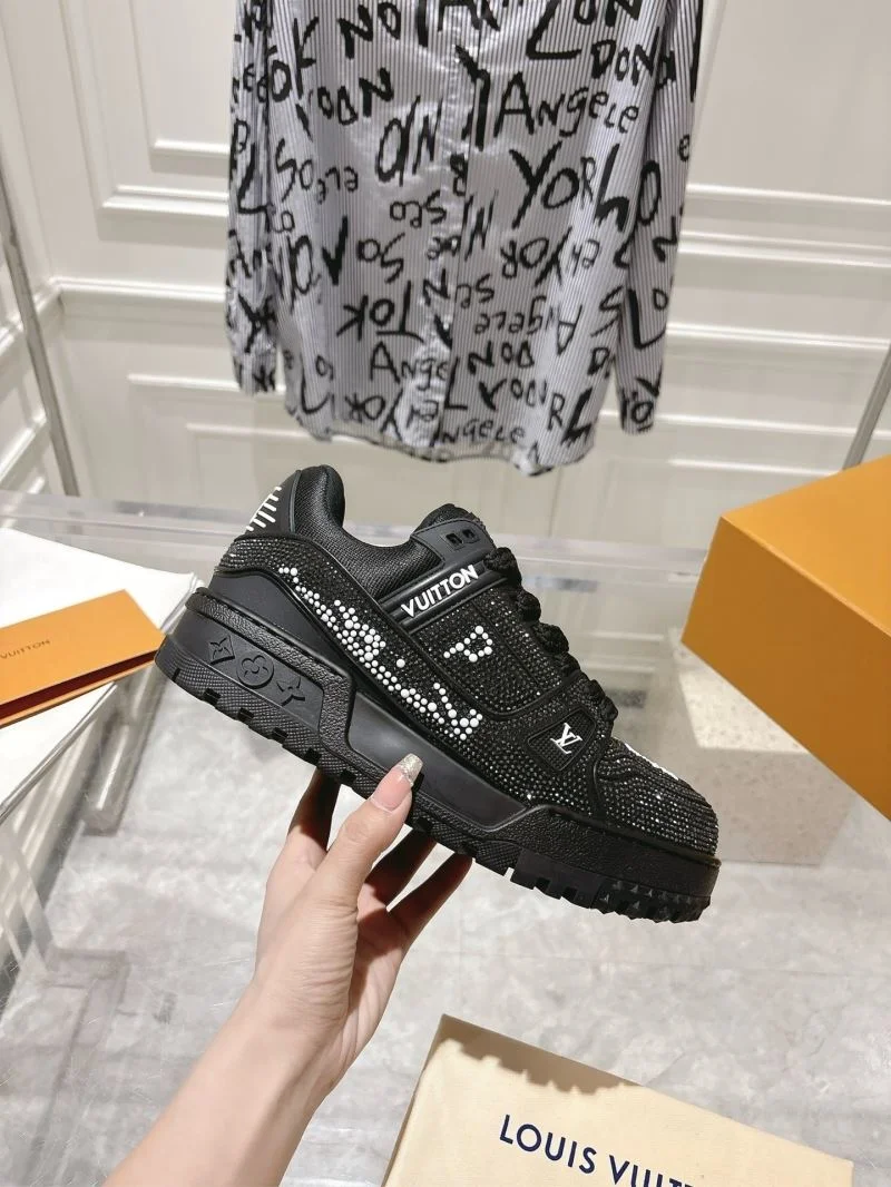 SmoothTexture Louis Vuitton Trainer Sneaker 32075