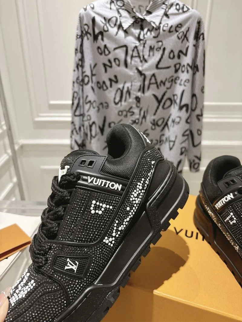 SmoothTexture Louis Vuitton Trainer Sneaker 32075
