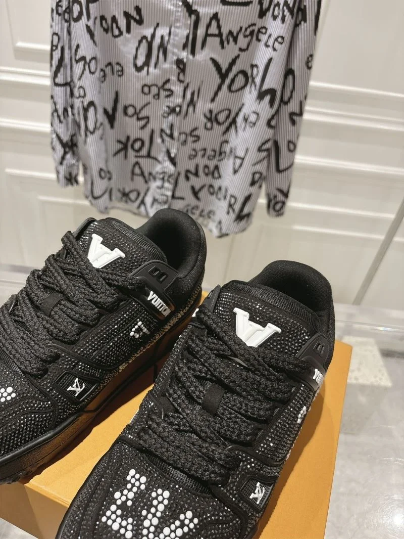 SmoothTexture Louis Vuitton Trainer Sneaker 32075