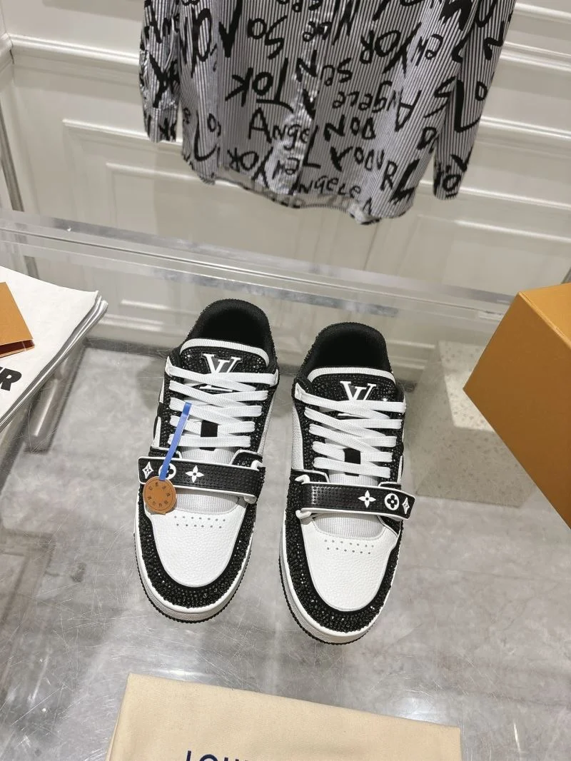Lightweight Louis Vuitton Trainer Sneaker 32054
