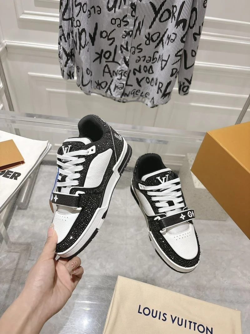 Lightweight Louis Vuitton Trainer Sneaker 32054