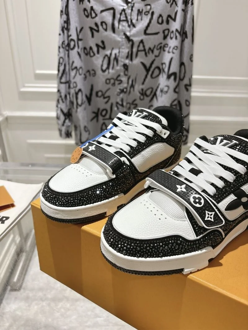 Lightweight Louis Vuitton Trainer Sneaker 32054
