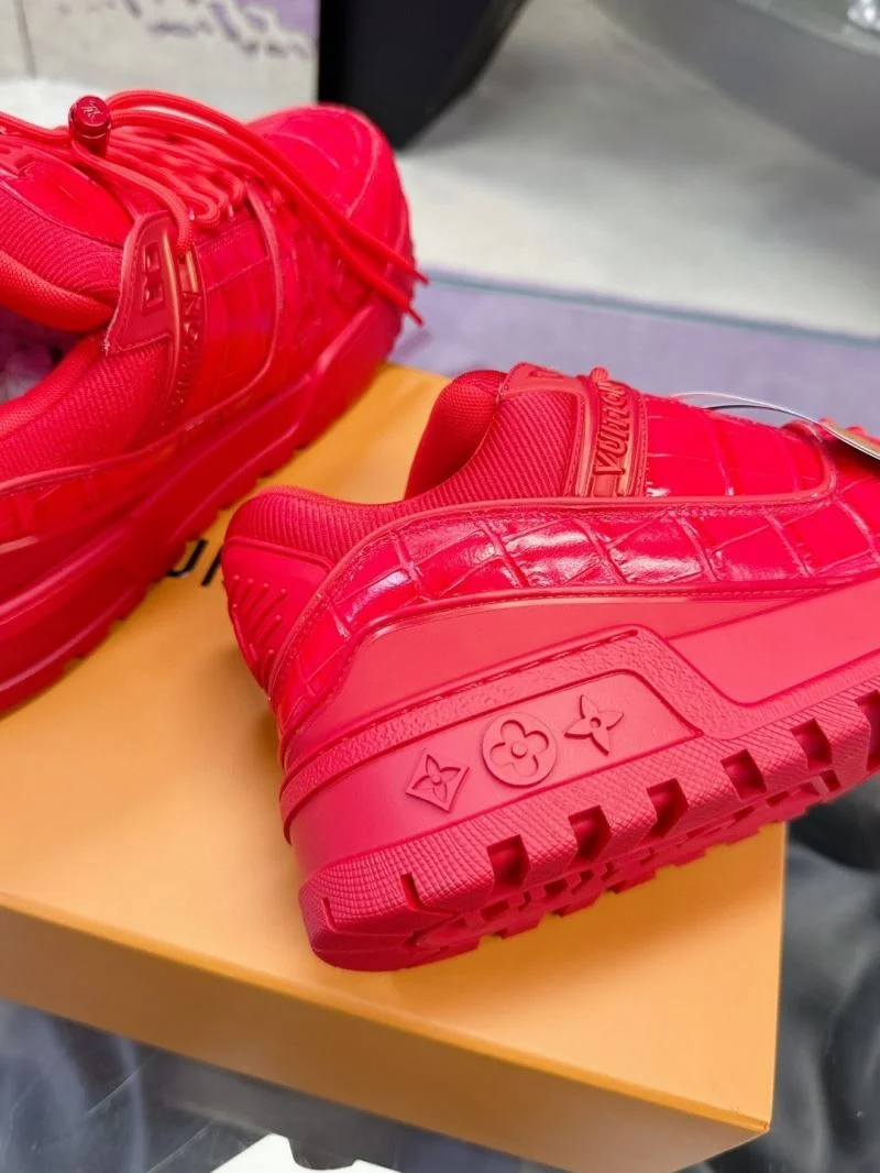 Louis Vuitton Trainer Sneaker Supportive 32052