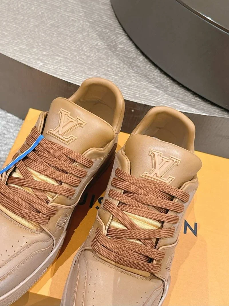 SmoothTexture Louis Vuitton Trainer Sneaker 32037