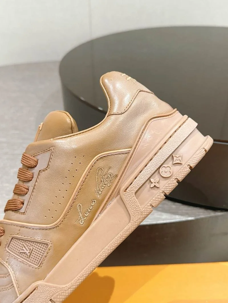 SmoothTexture Louis Vuitton Trainer Sneaker 32037