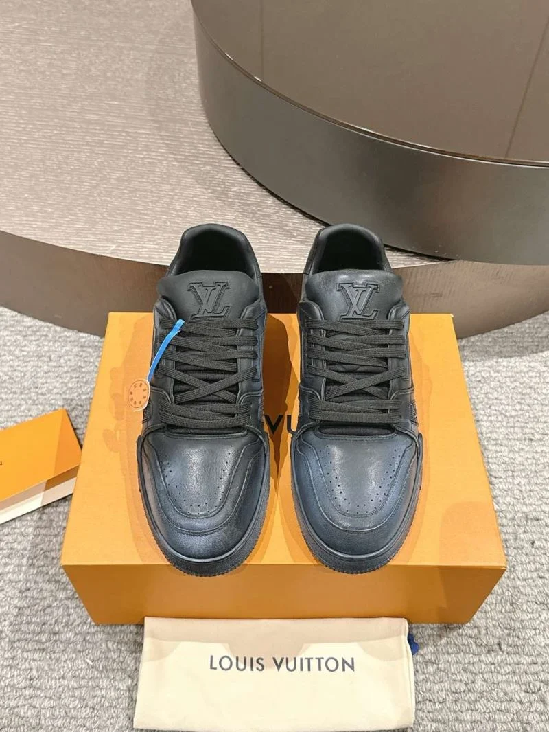 Louis Vuitton Trainer Sneaker Functional 32032