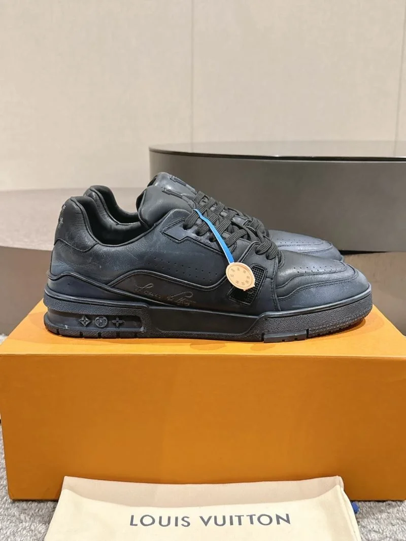 Louis Vuitton Trainer Sneaker Functional 32032