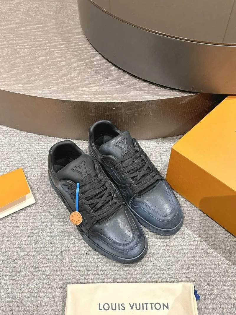 Louis Vuitton Trainer Sneaker Functional 32032