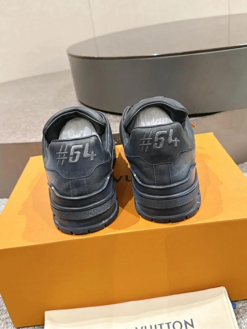Louis Vuitton Trainer Sneaker Functional 32032