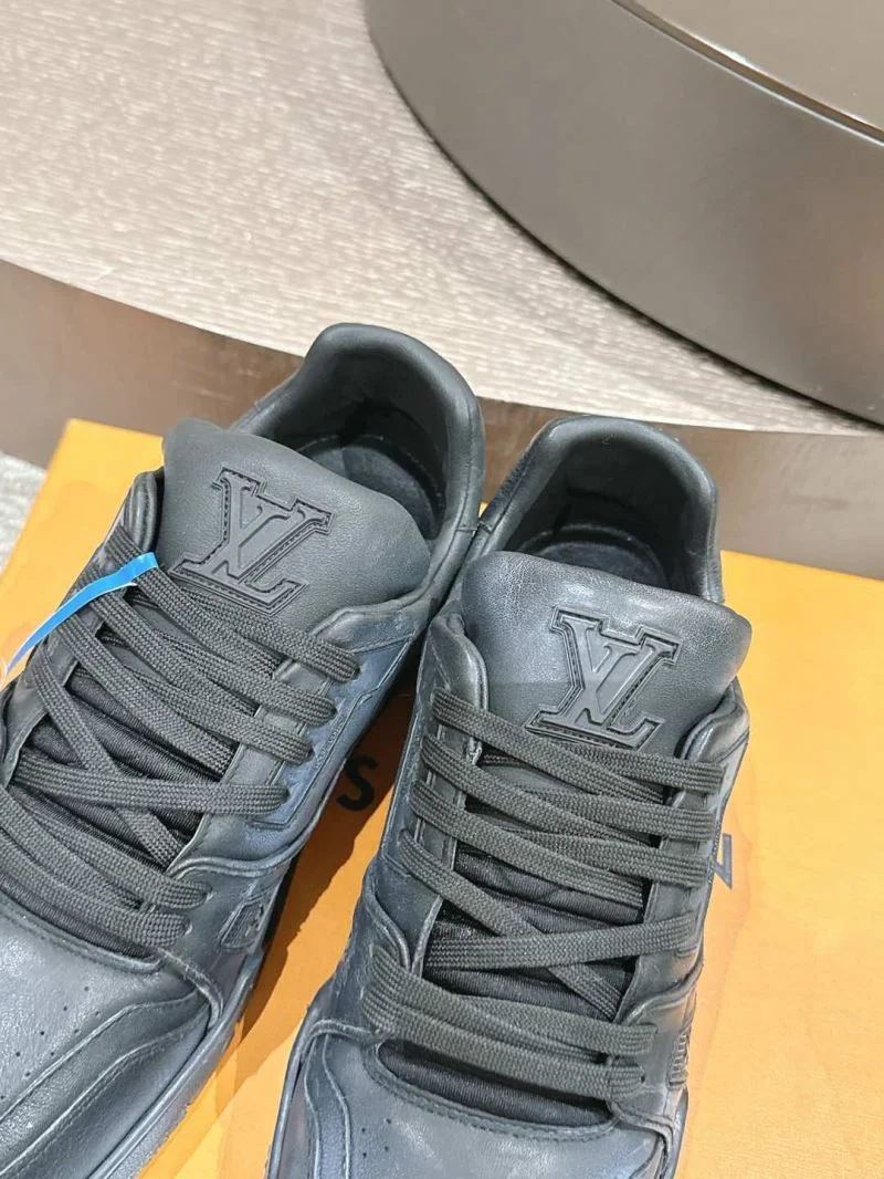 Louis Vuitton Trainer Sneaker Functional 32032