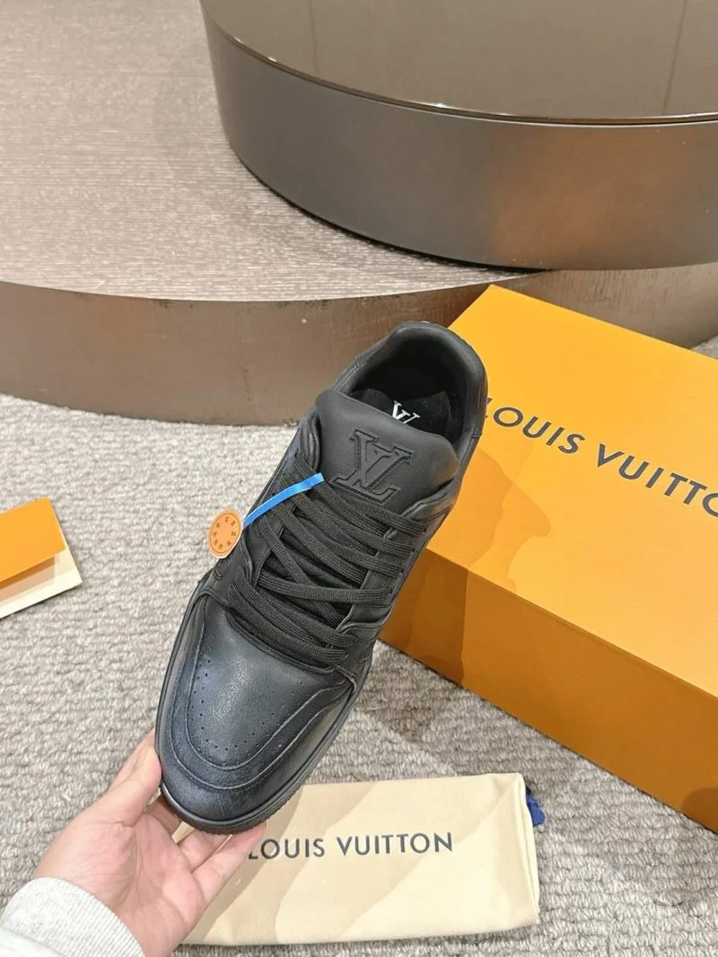 Louis Vuitton Trainer Sneaker Functional 32032