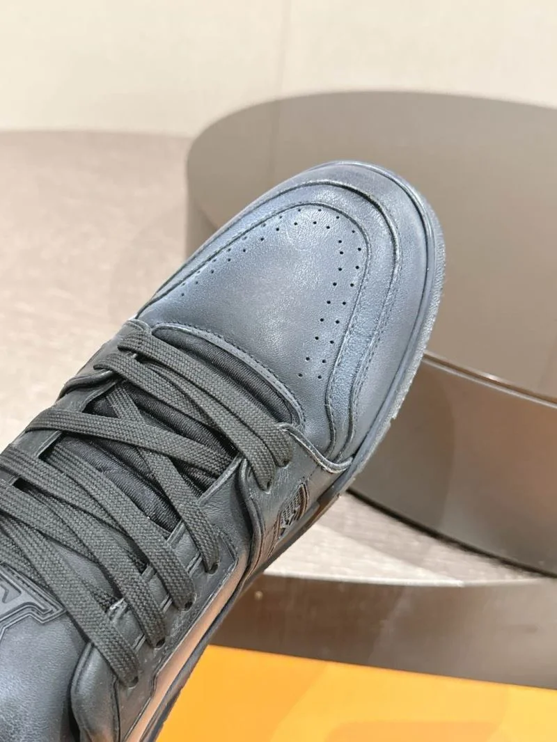 Louis Vuitton Trainer Sneaker Functional 32032