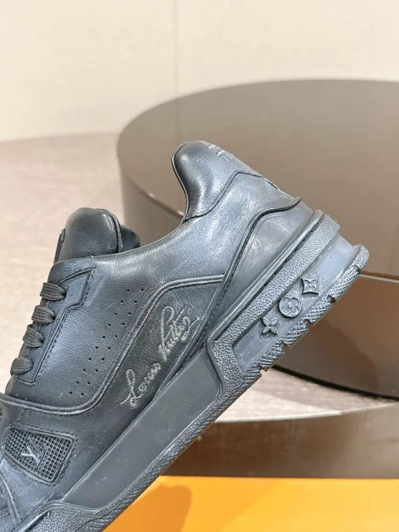 Louis Vuitton Trainer Sneaker Functional 32032