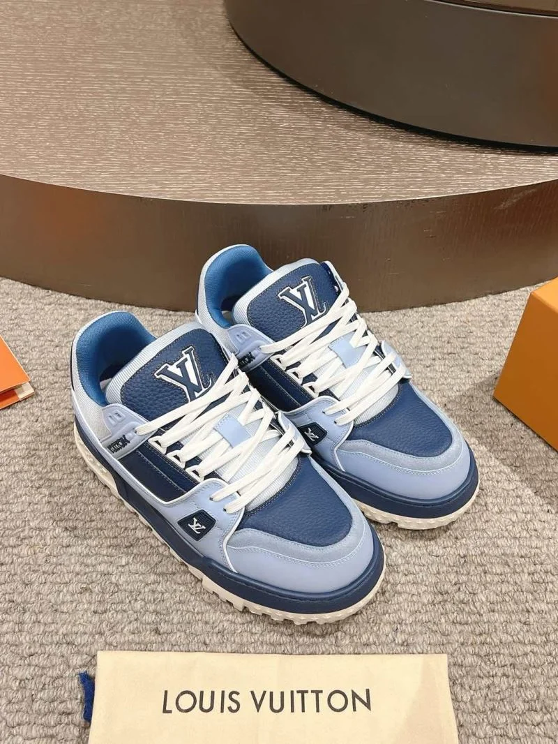 Classic Louis Vuitton Trainer Sneaker 32030