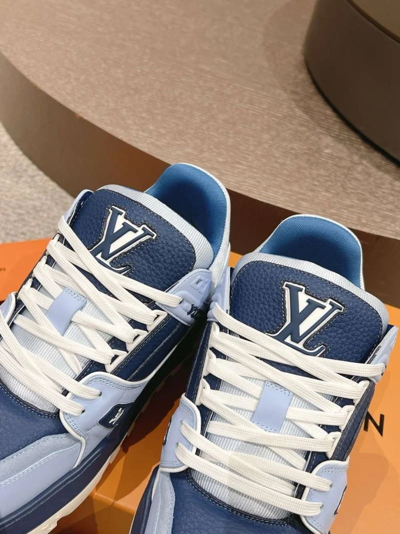 Classic Louis Vuitton Trainer Sneaker 32030