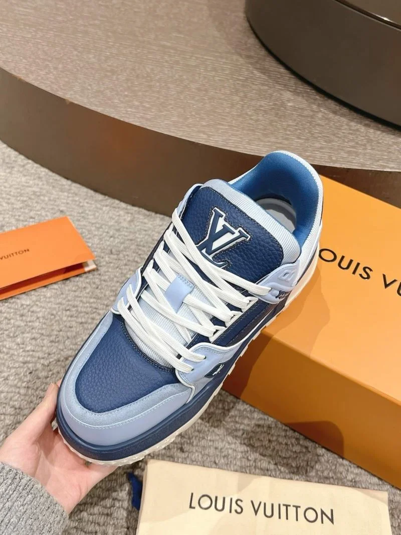 Classic Louis Vuitton Trainer Sneaker 32030