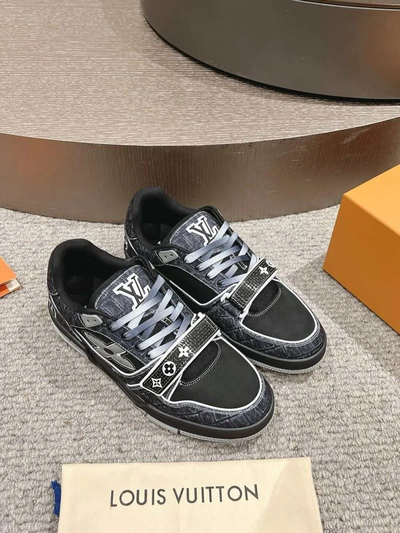 Minimalist Louis Vuitton Trainer Sneaker 32028