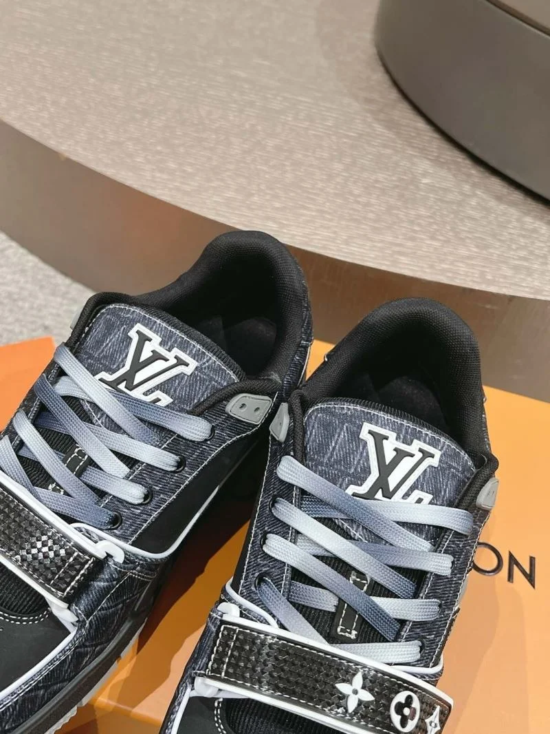 Minimalist Louis Vuitton Trainer Sneaker 32028