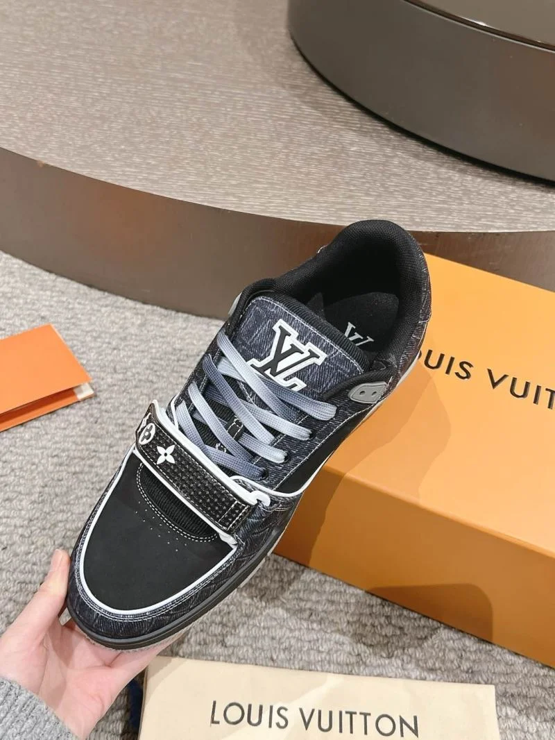 Minimalist Louis Vuitton Trainer Sneaker 32028