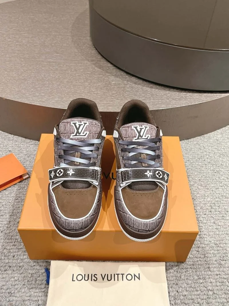 Modern Louis Vuitton Trainer Sneaker 32024