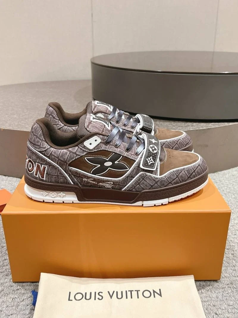 Modern Louis Vuitton Trainer Sneaker 32024