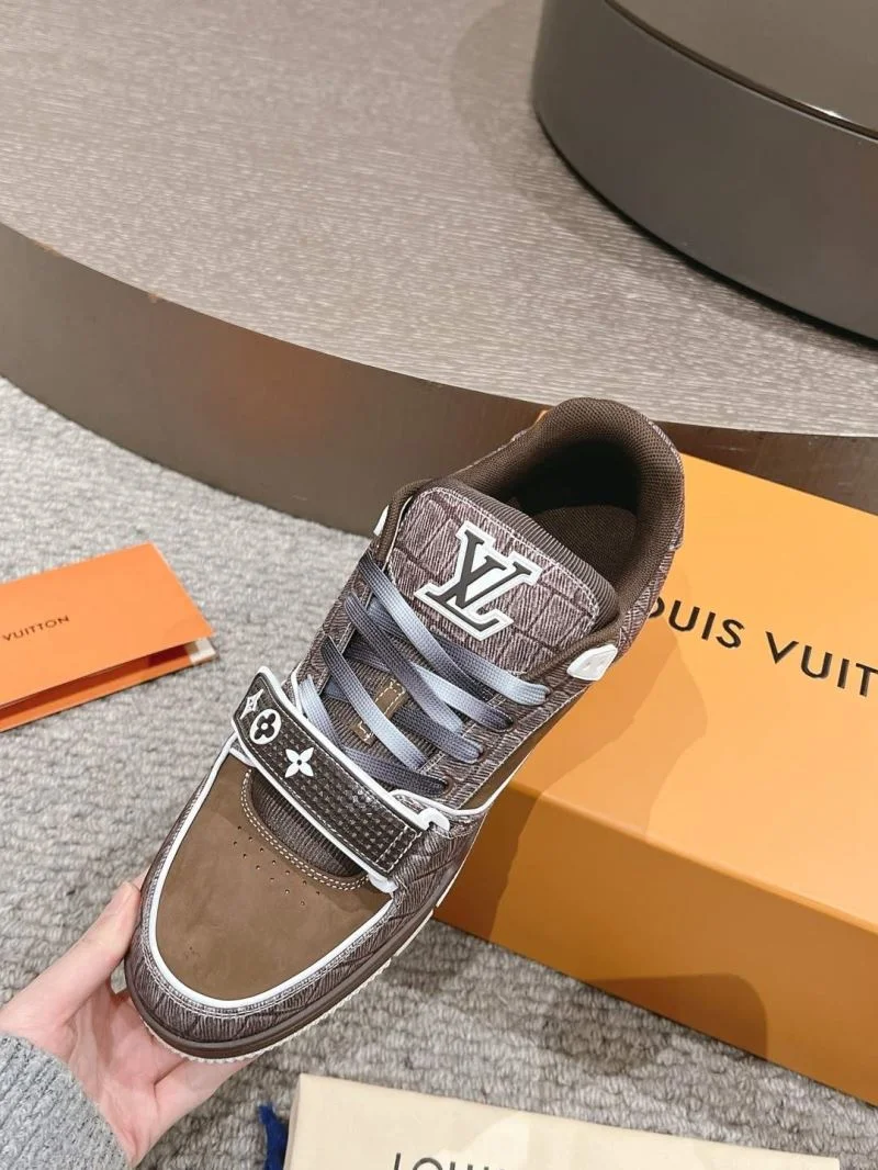 Modern Louis Vuitton Trainer Sneaker 32024