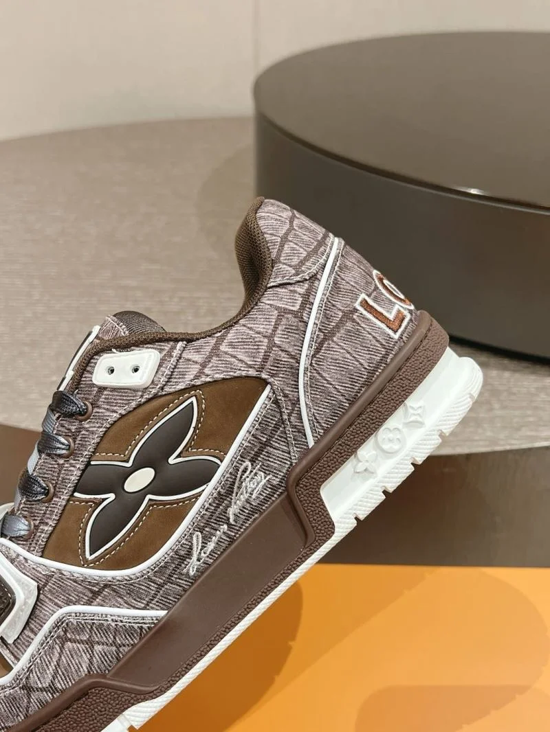 Modern Louis Vuitton Trainer Sneaker 32024