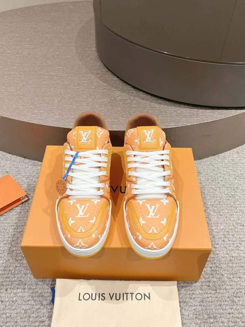 Cozy Louis Vuitton Trainer Sneaker 32045