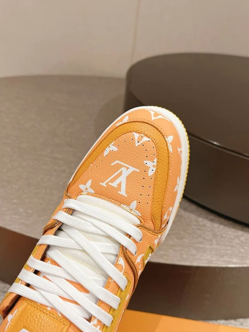 Cozy Louis Vuitton Trainer Sneaker 32045