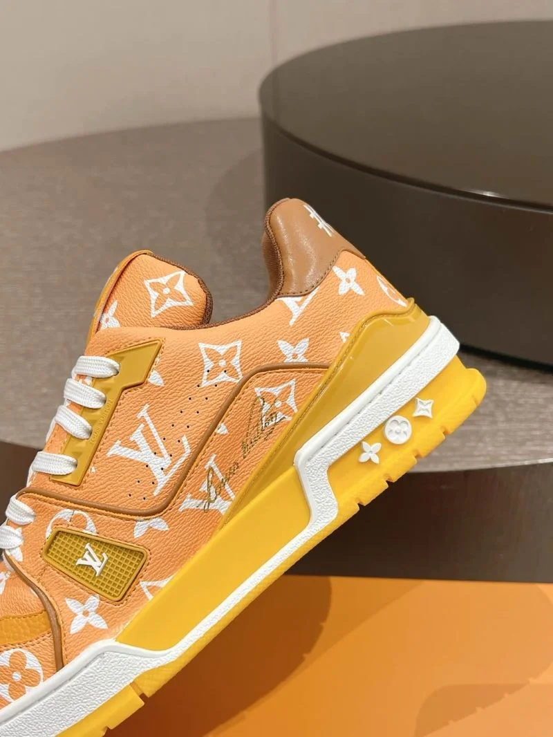 Cozy Louis Vuitton Trainer Sneaker 32045