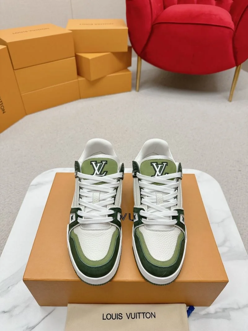Casual Louis Vuitton Trainer Sneaker 31709