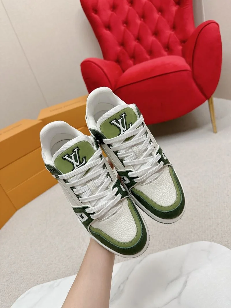 Casual Louis Vuitton Trainer Sneaker 31709